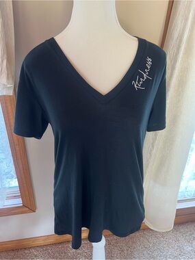 Sub Urban Riot Black Women’s Size Medium V Neck Tee, Kindness, new without tags